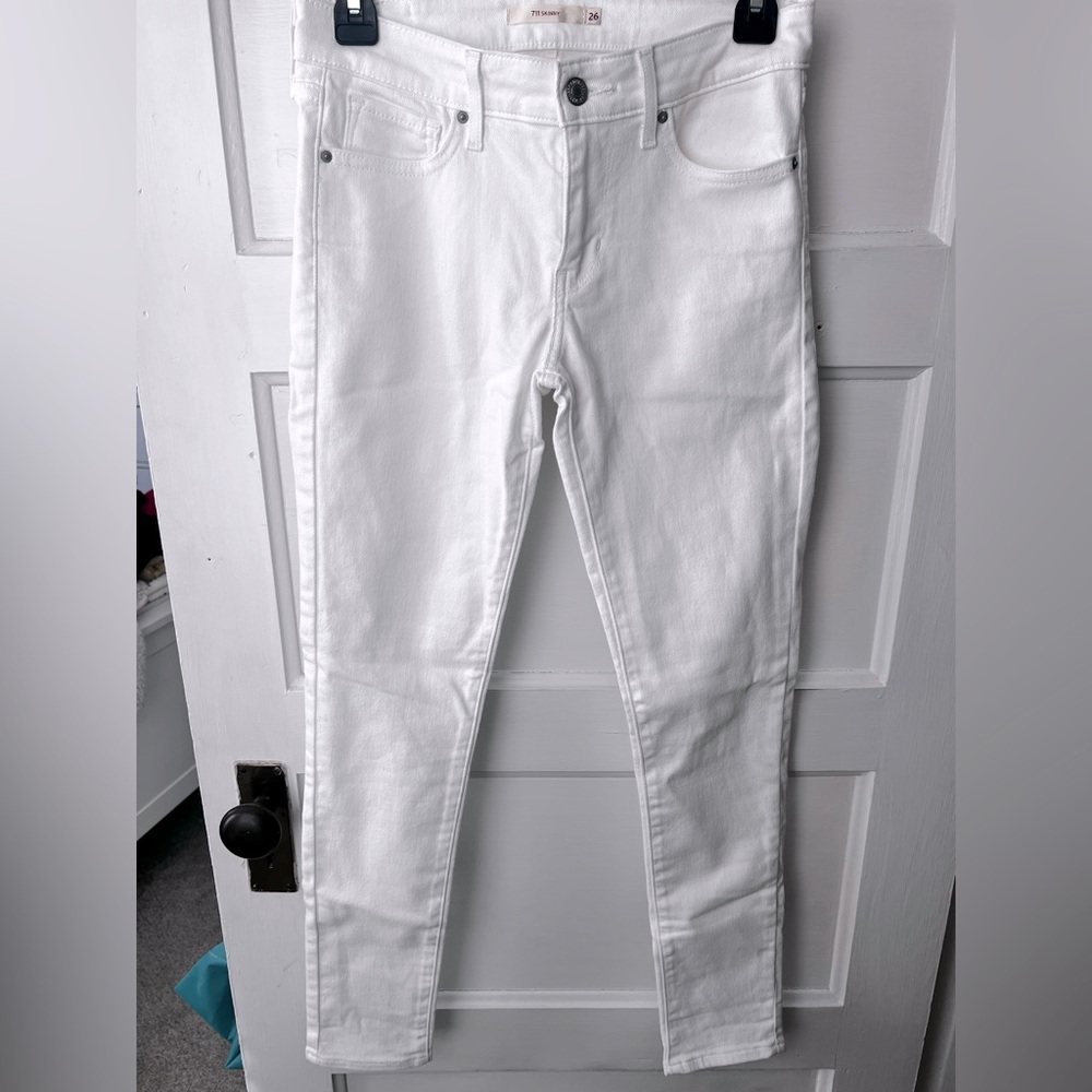 Levi’s 711 skinny jeans